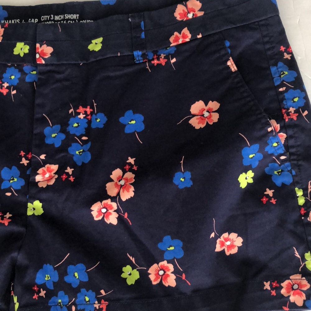 GAP KHAKIS Shorts City 3” SZ 14 Floral Blue Like New! - Picture 2 of 8